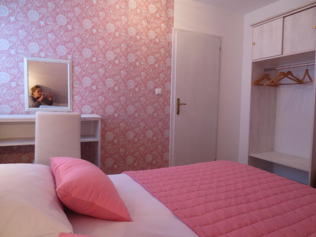 House Katja Hotel Jezerce Room photo