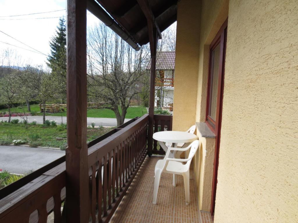 House Katja Hotel Jezerce Exterior photo
